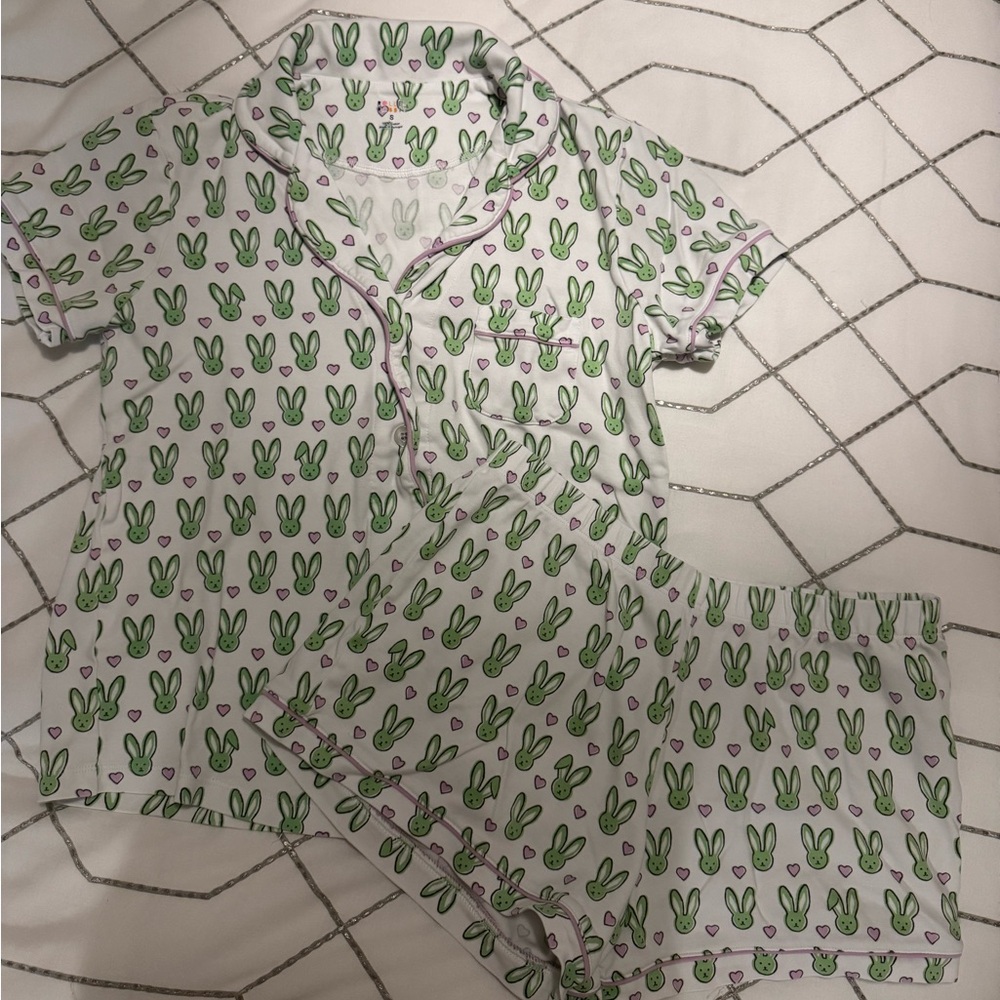 Roller Rabbit love bunnies PJ set!